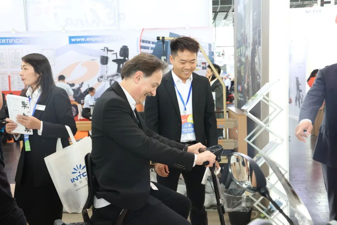 乐发welcome医疗亮相德国REHACARE2025 展示康养器械全系列创新移动解决方案
